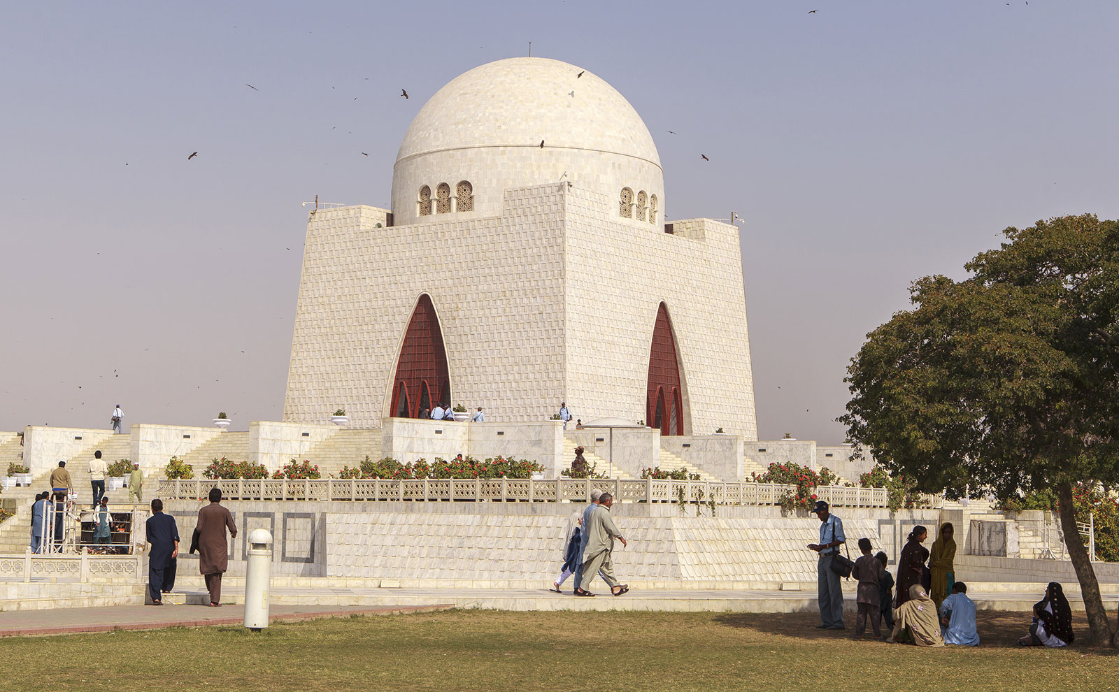 tomb-mohammed-ali-jinnah-karachi-pakistan.jpg