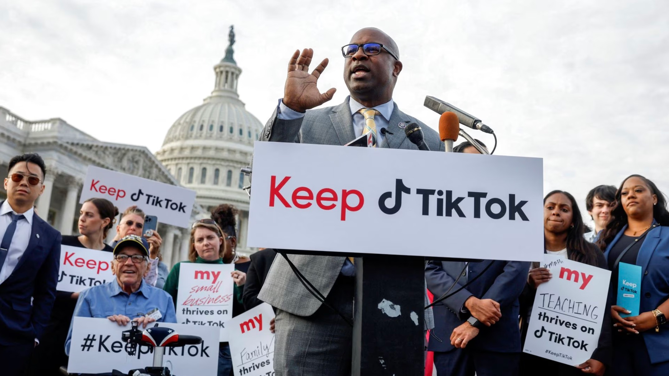 TikTok creators, some U.S. Democratic lawmakers oppose ban on app