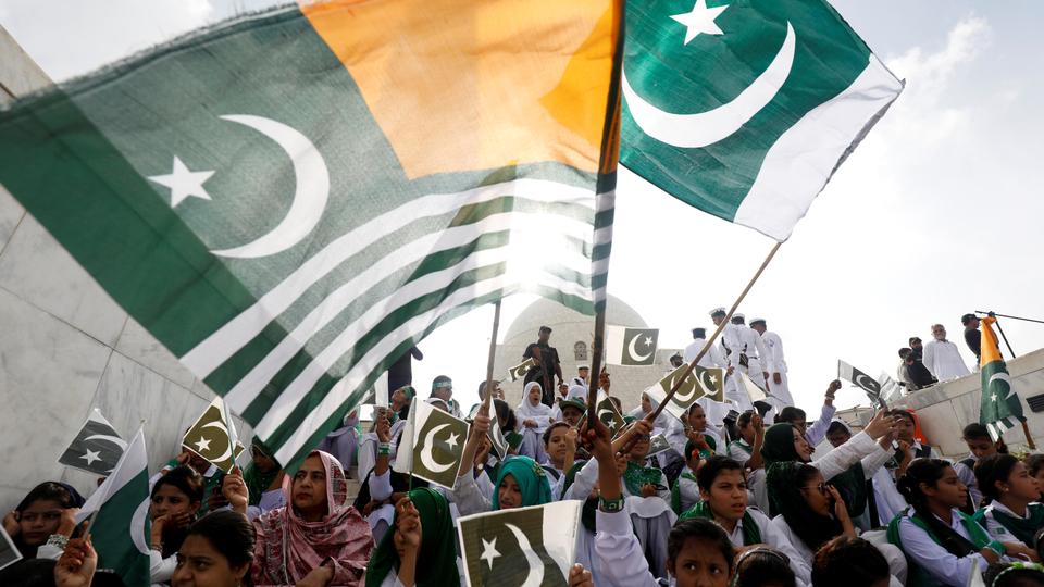 60939_reuters_20190814t072006z_244614886_rc1866824140_rtrmadp_3_pakistanindependenceday_1565772359370.jpg